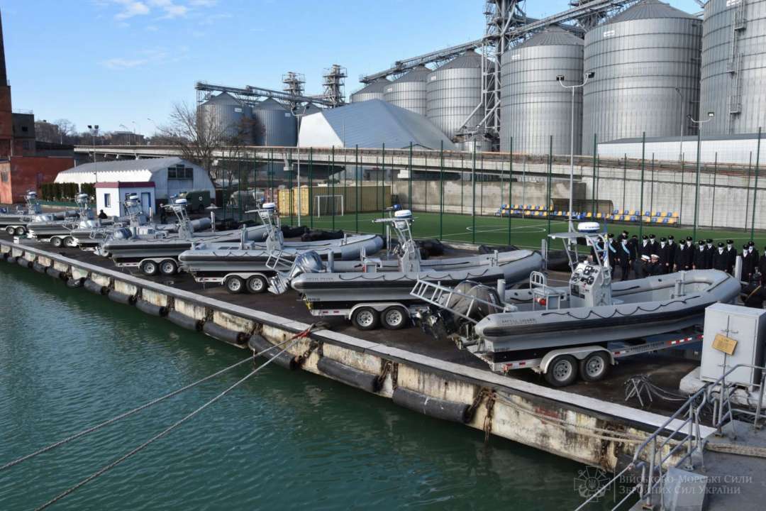 ВМС України отримали від США військові човни та катери