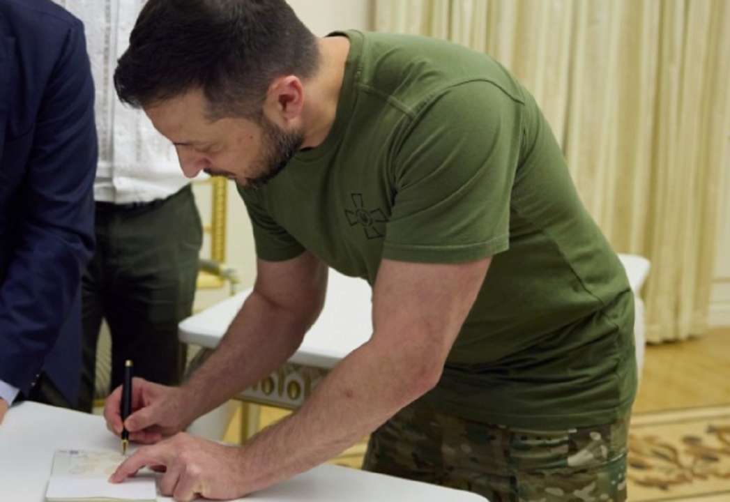 Зеленский подписал указ, признав Курилы японскими