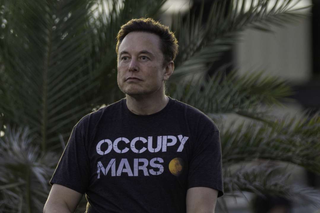 Сеть разразилась новыми мемами об Илоне Маске. Фото: GettyImages/ Автор- Michael Gonzalez Илон Маск Starlink