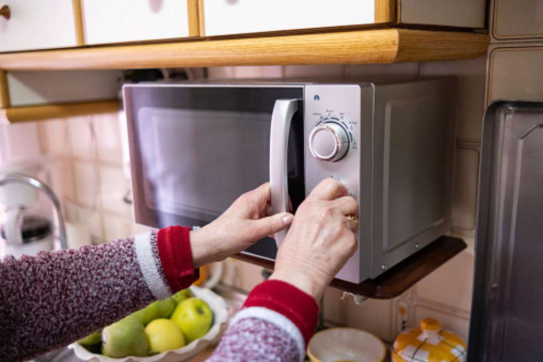 Які продукти не можна розігрівати в мікрохвильовій печі/Фото: Getty images Які продукти не можна розігрівати в мікрохвильовій печі/Фото: Getty images