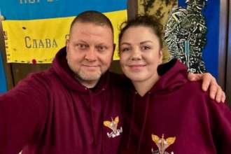 Залужний разом з дружиною зібрав тисячі вподобань та репостів в мережі / Фото: Валерій Залужний Особливе фото: Валерій Залужний разом з дружиною зібрав тисячі вподобань та репостів в мережі