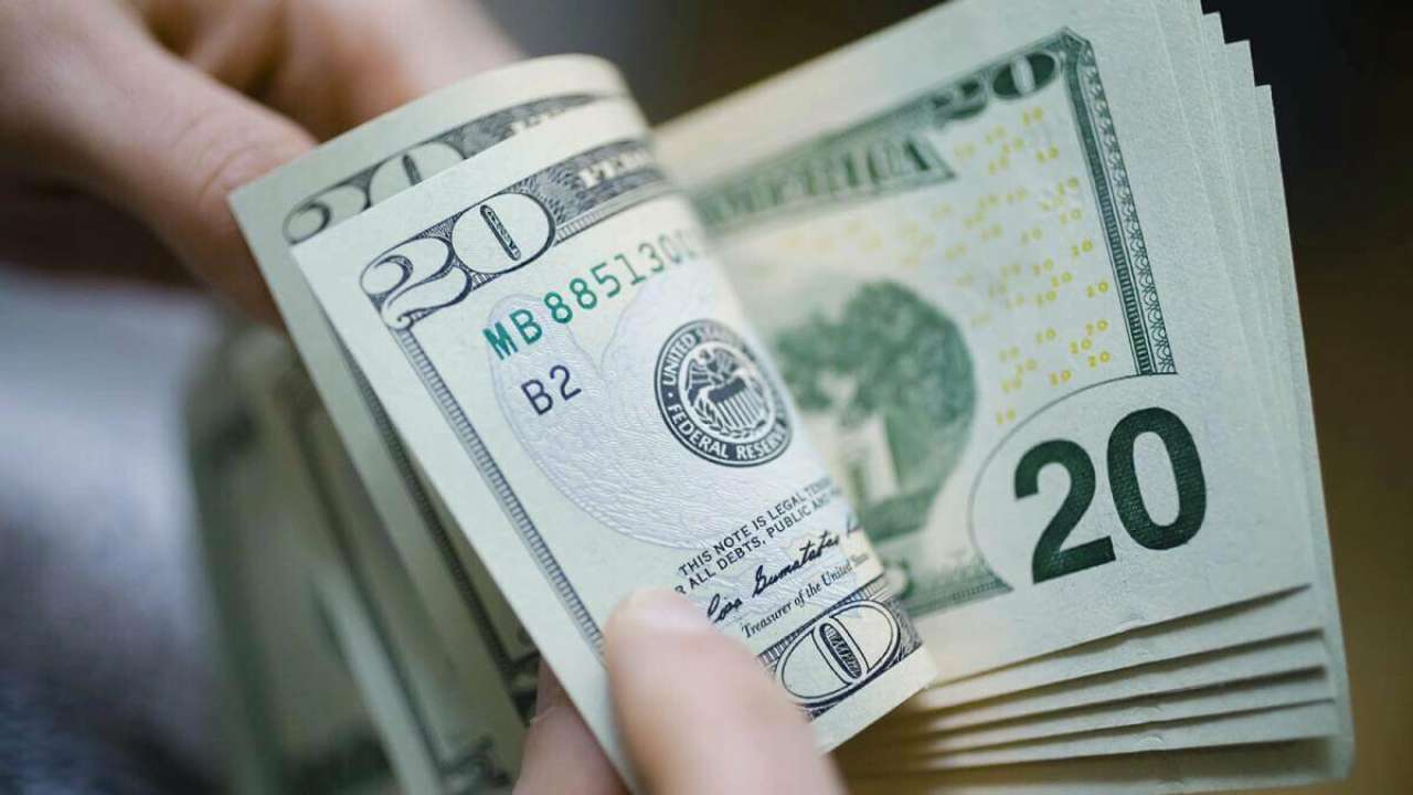 У січні українці продали валюти більше, ніж купили