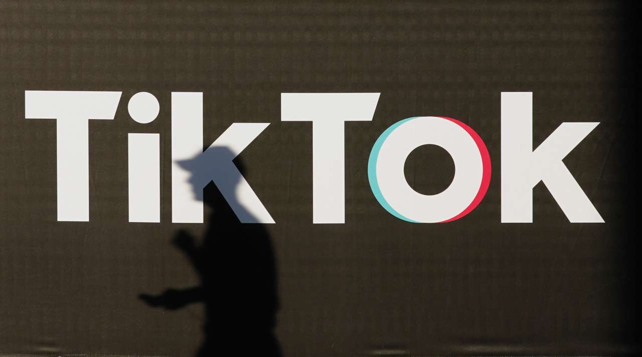 У Києві молодики орендували квартиру та влаштували погром для відео в TikTok. Їм загрожує в'язниця