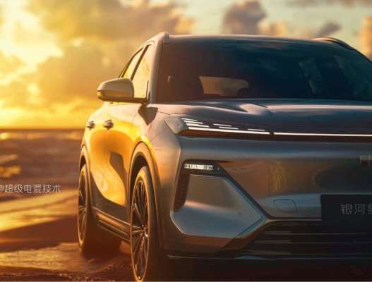 Фото: Geely Geely выпустила большой гибридный кроссовер с потрясающим запасом хода и смешной ценой