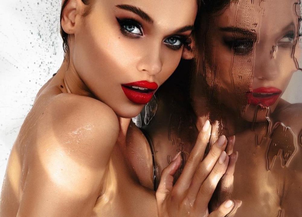 instagram.com/melindalondon Модель Мелінда Лондон показала, як приймає душ