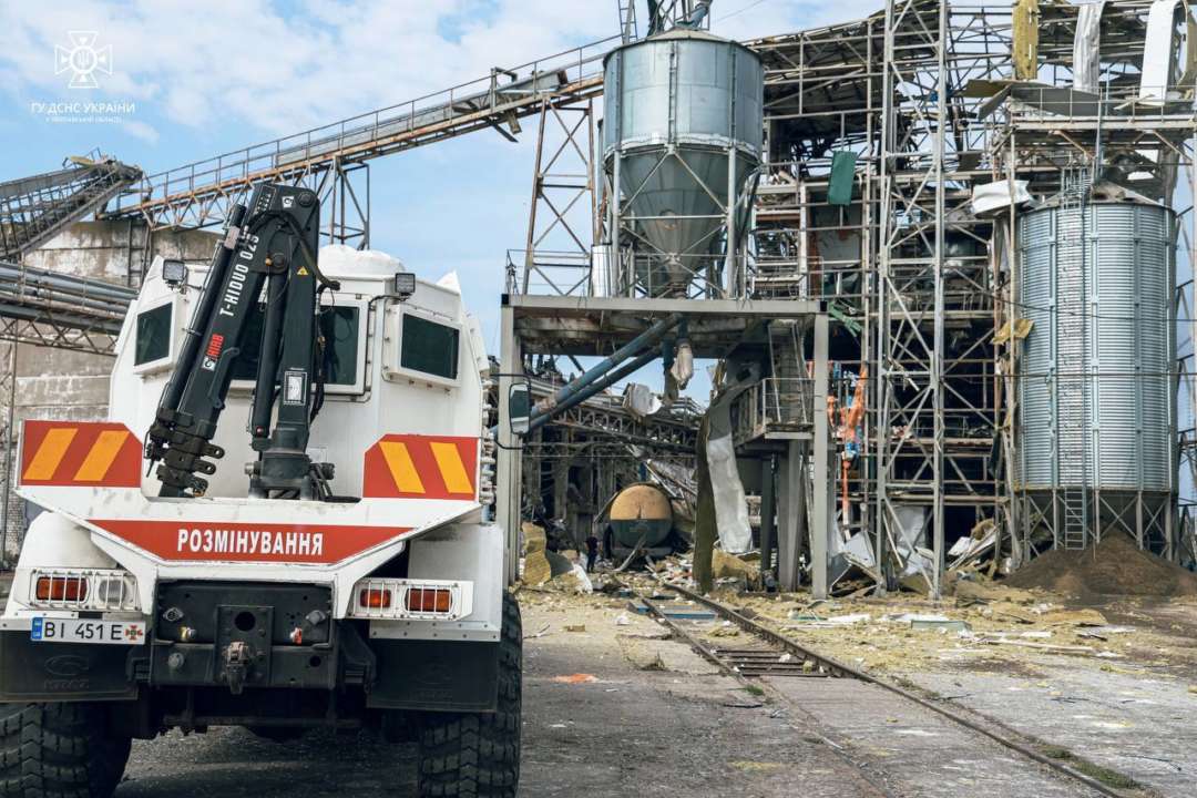 Також грошову допомогу нададуть постраждалим від ракетного удару по Кременчуку Також грошову допомогу нададуть постраждалим від ракетного удару по Кременчуку