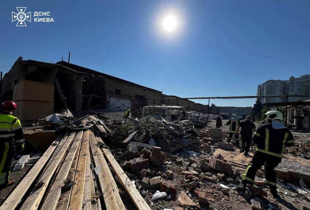 У Києві прогримів вибух на підприємстві. Фото: ДСНС голосіївський район вибух на автотранспортному підприємстві