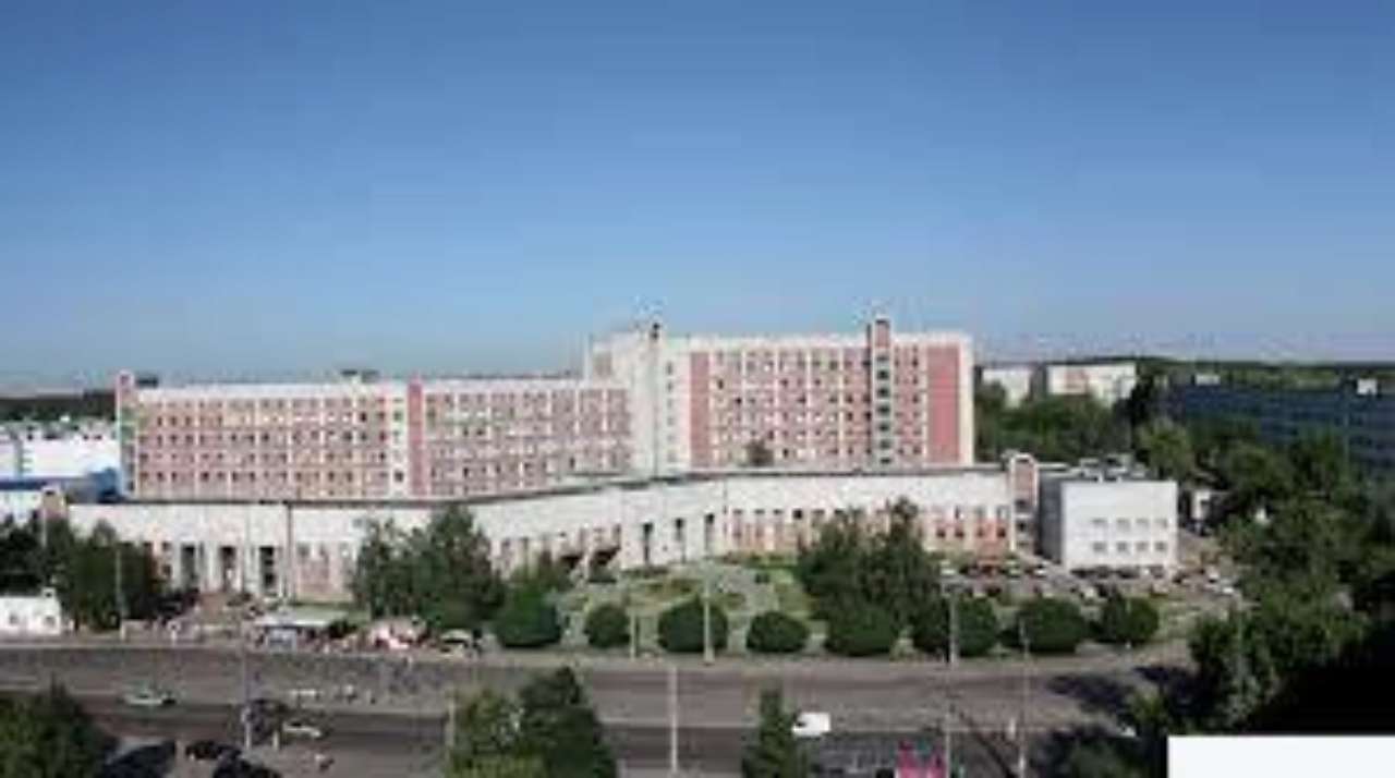 Окупанти стріляли по лікарні в Чернігові