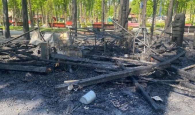 У Харкові окупанти обстріляли парк та стадіон/Фото: поліція та ДСНС У Харкові окупанти обстріляли парк та стадіон