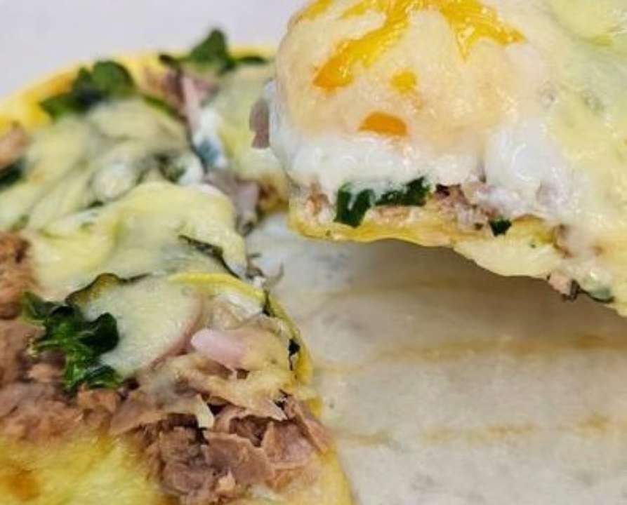 Просто и очень вкусно: завтрак из лаваша и тунца в духовке
