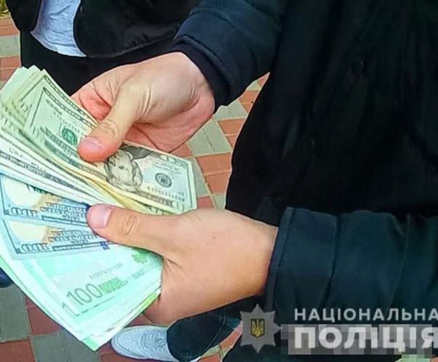 Полицейские задержали двух женщин, которые выманили у жителей столицы 230 тысяч гривен