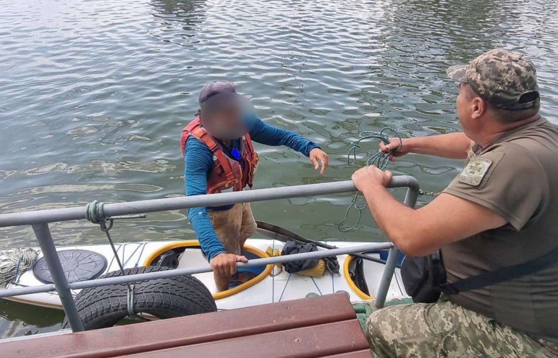 Пограничники задержали путешественника, который случайно пересек границу Украины / Фото: t.me/DPSUkr Пограничники задержали путешественника, который случайно пересек границу Украины / Фото: t.me/DPSUkr