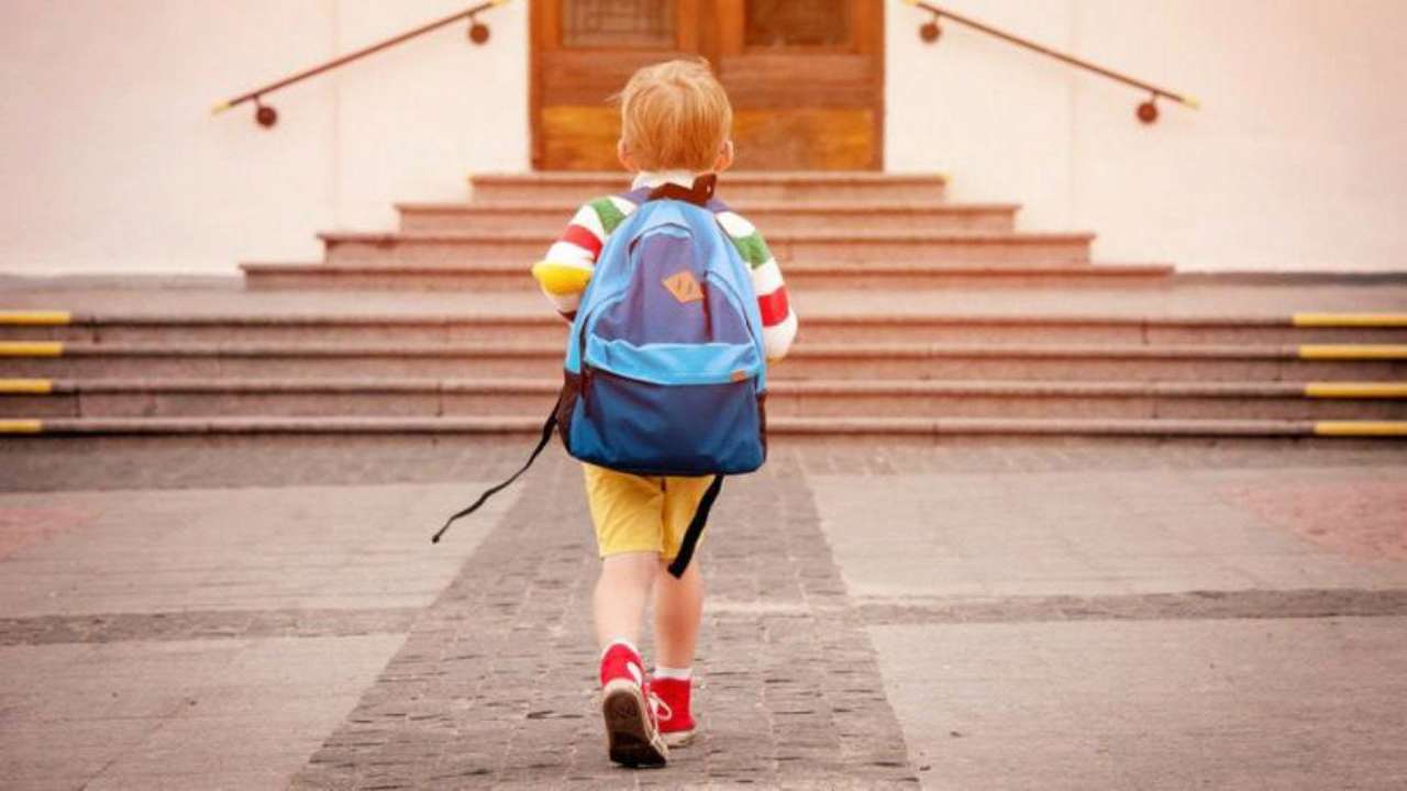 Не перегружайте рюкзак, ведь тяжелый рюкзак может помешать ребенку быстро эвакуироваться в безопасное место