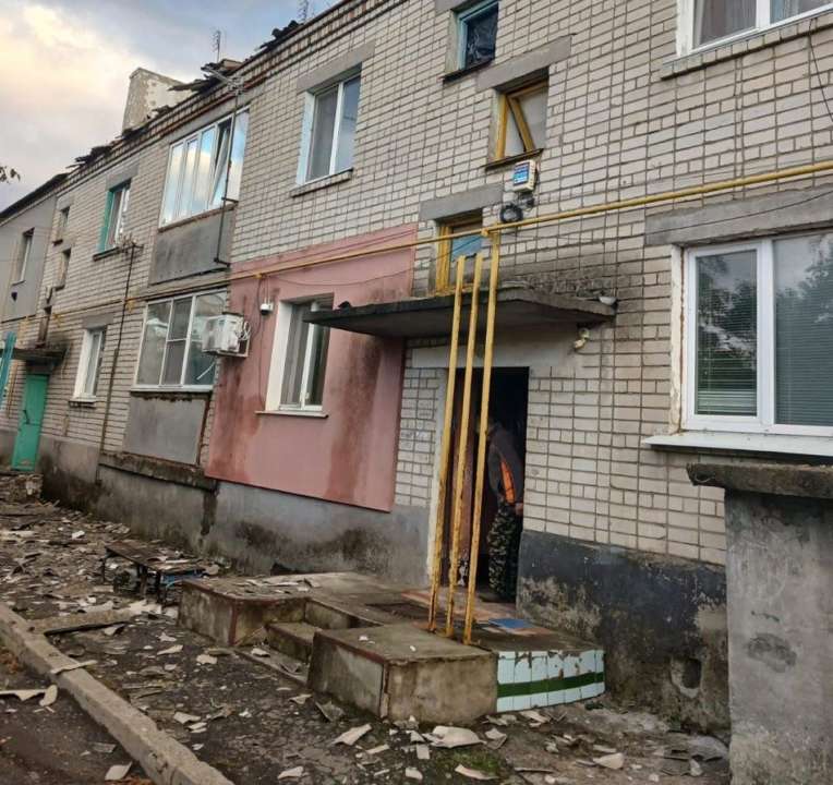 Пострадавшему оказывают медицинскую помощь Пострадавшему оказывают медицинскую помощь