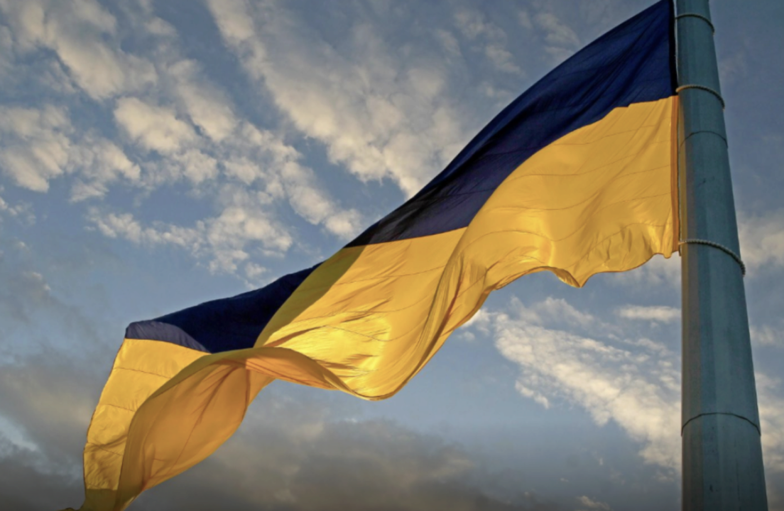 У Києві вирішили зняти найбільший прапор України / Фото: yaizakon.com.ua