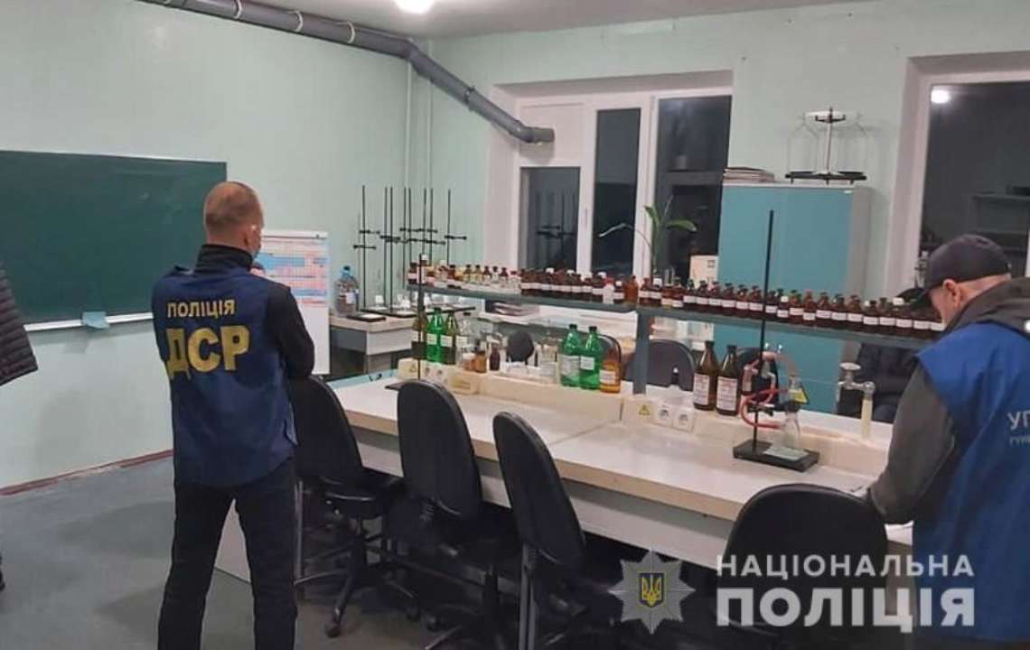 Фото: Нацполиция Breaking bad по-украински: запорожские преподаватели изготавливали наркотики в лаборатории вуза