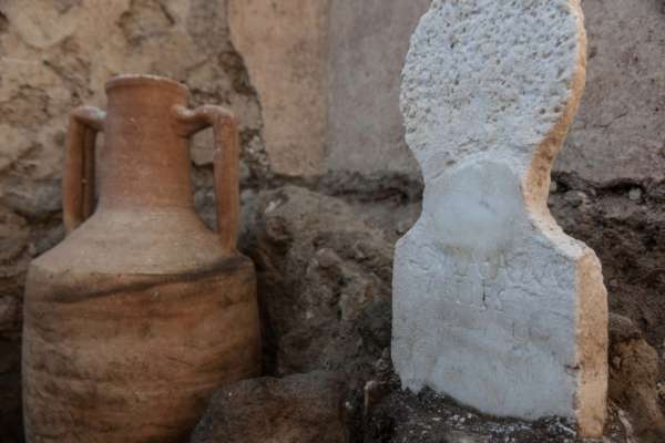 Фото: Pompeii - Parco Archeologico (Facebook) В Помпеях археологи раскопали древнюю гробницу с полумумифицированным телом. Фото