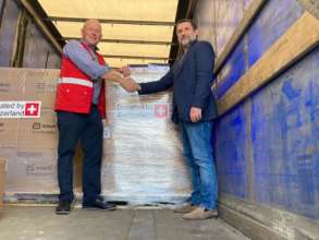 Фото: twitter.com/Автор: Swiss Embassy Kyiv Швейцария передала 1,5 млн Covid-тестов для жителей Донбасса