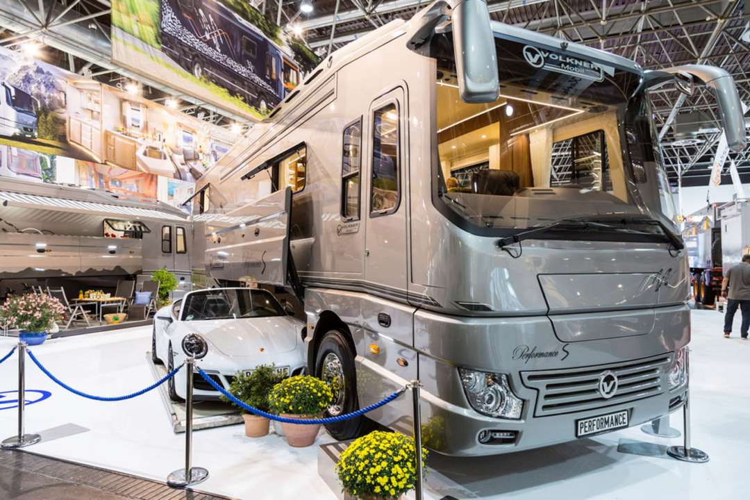 Роскошный дом на колесах за 1,8 млн/Фото: Volkner Mobil Volkner Mobil