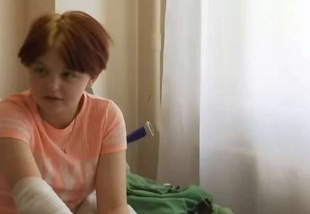 В Попасной девочка с простреленными ногами спасла четырех взрослых