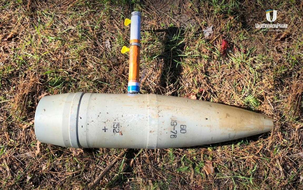 В “Укроборонпромі" показали новітній компактний пристрій для розмінування/Фото: Укроборонпром Олівець для розмінування поряд з боєприпасом