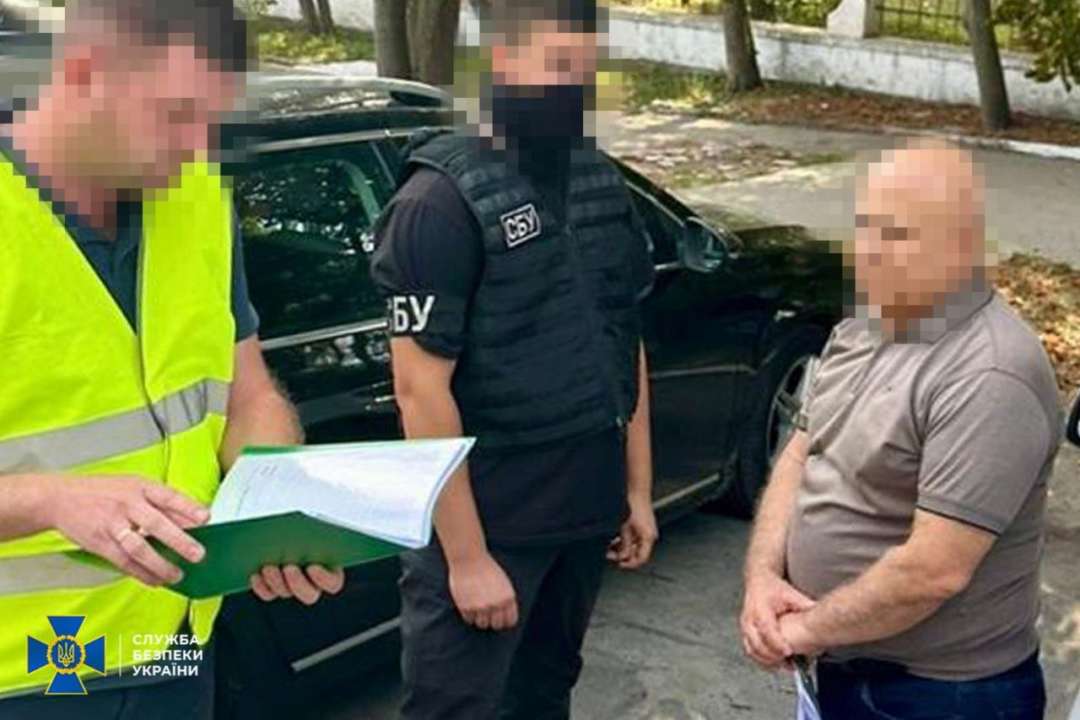 Взятки за назначение выплат военным в связи с инвалидностью из-за ранения - разоблачены чиновники/Фото: СБУ