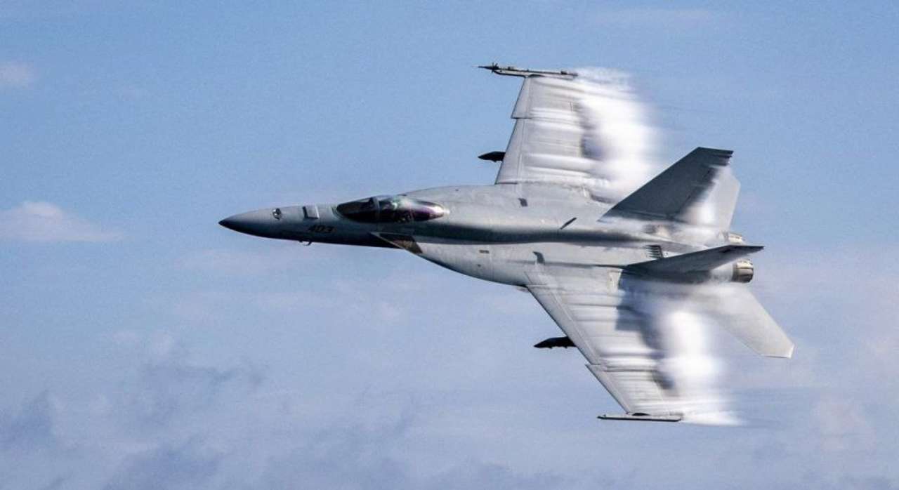 Ракетний крейсер США помилково збив американський винищувач F/A-18 над Червоним морем Ракетний крейсер США помилково збив американський винищувач F/A-18 над Червоним морем