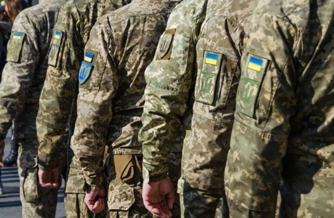 Чиновники США говорят, что помощь ВСУ в наступательных операциях уменьшилась, но оборонная продолжится