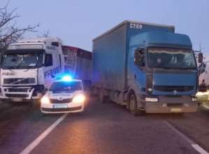 facebook.com/UA.National.Police.Nikolaev/ У Миколаївській області зіткнулися чотири фури