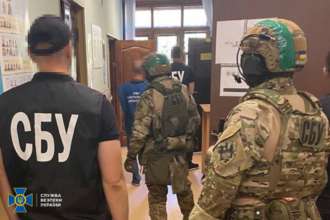 СБУ затримала у Харкові чиновників міграційної служби/Фото: СБУ, Офіс генпрокурора СБУ затримала у Харкові чиновників міграційної служби/Фото: СБУ, Офіс генпрокурора