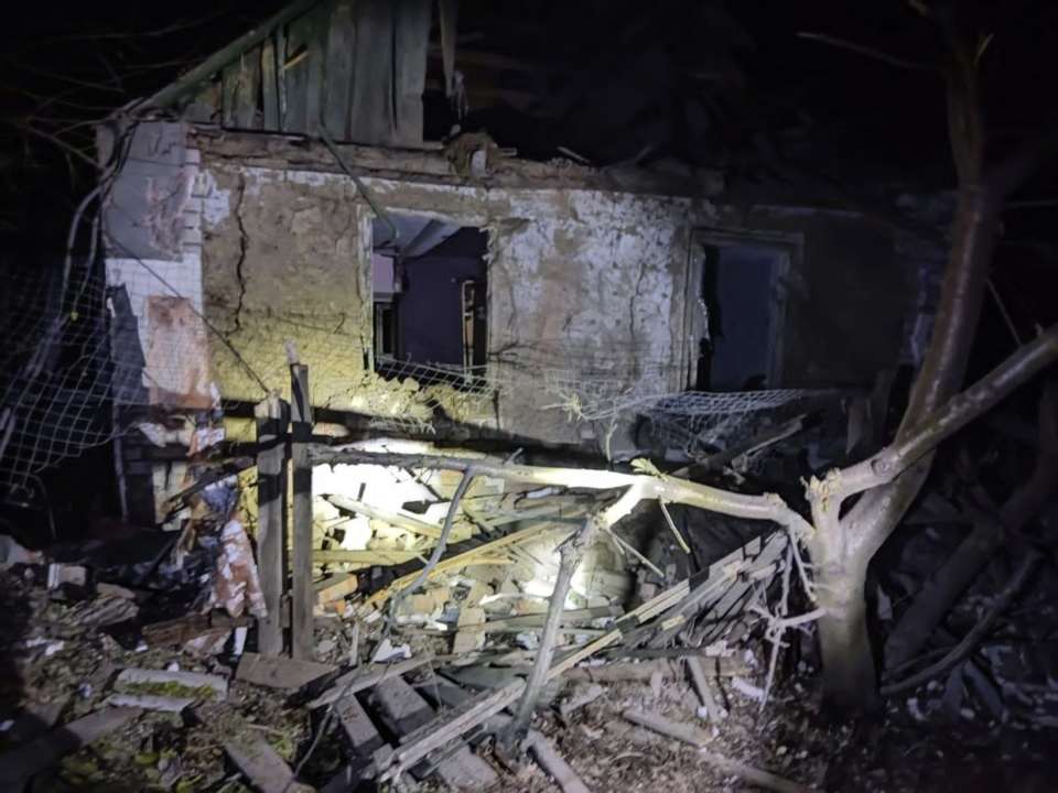 У морях 7 ворожих кораблів, з них 1 ракетоносій, загальний залп Калібрів - 8