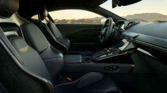 Фото: Aston Martin Еще красивее и мощнее: Aston Martin представила обновленный Vantage. Фото