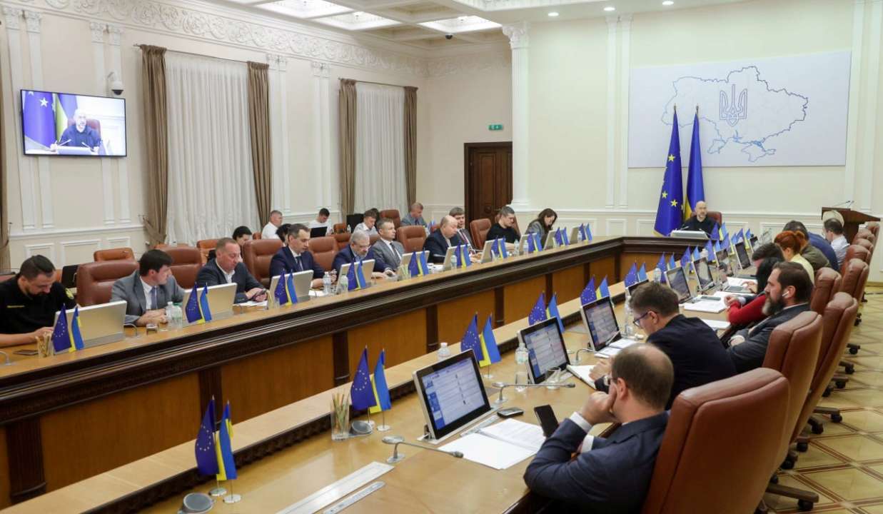 Кабмін створив робочу групу із забезпечення переговорів про вступ України до Євросоюзу Кабмін створив робочу групу із забезпечення переговорів про вступ України до Євросоюзу