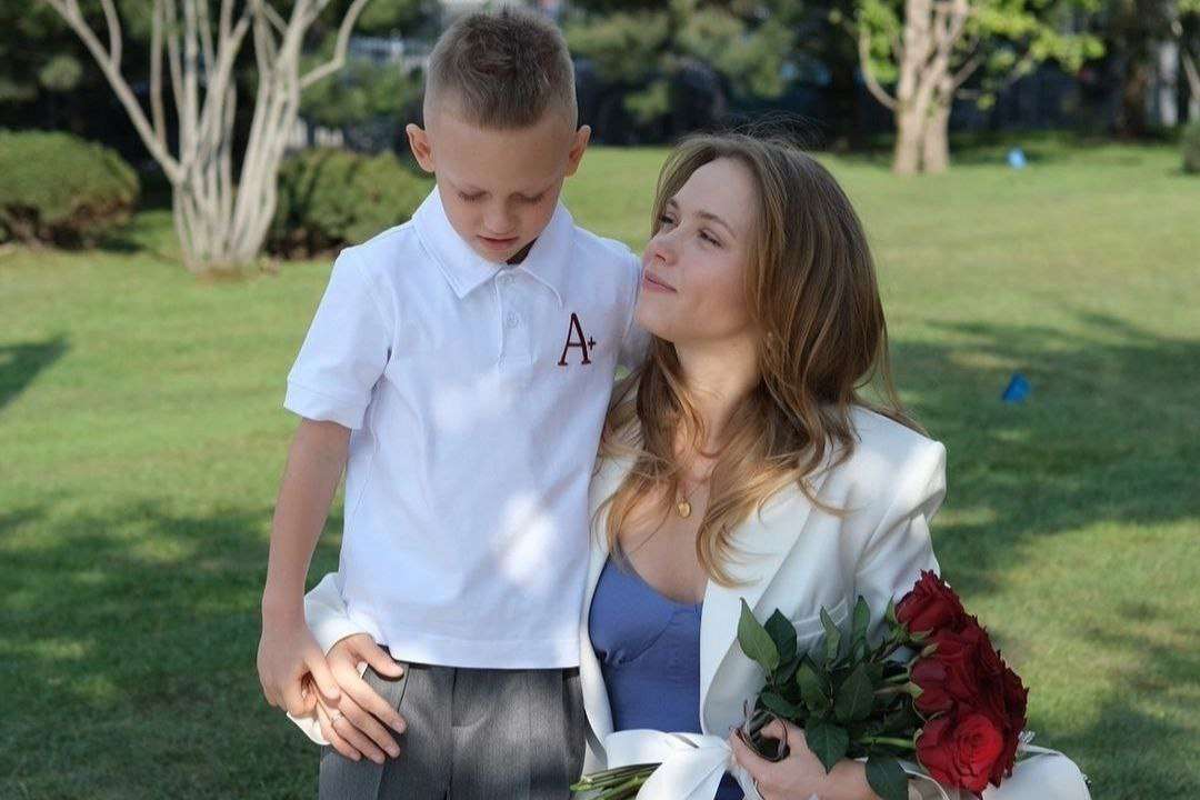 Анна Кошмал замилувала світлиною синочка зі школи / Фото: Instagram/smorkovkina "Школярики": Анна Кошмал замилувала світлиною синочка зі школи