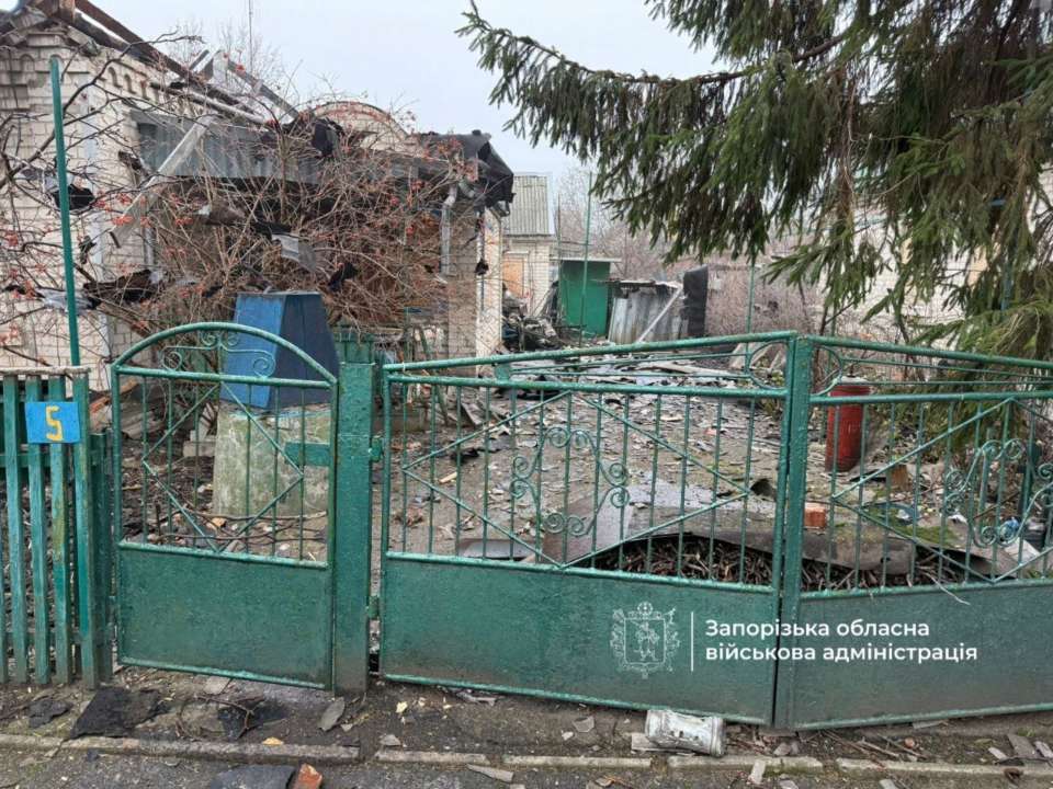 Наслідки ворожих обстрілів 3 січня/Фото: Запорізька ОВА