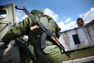 Прикрили стріляниною по Сумській області: в Україну з боку рф намагалися проникнути ДРГ /Фото:Getty Images Військовий