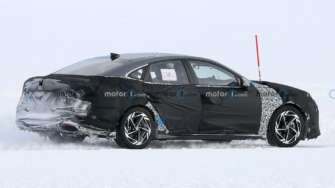 Фото: Motor1 Hyundai готовит масштабный редизайн популярной Sonata: появились первые шпионские фото