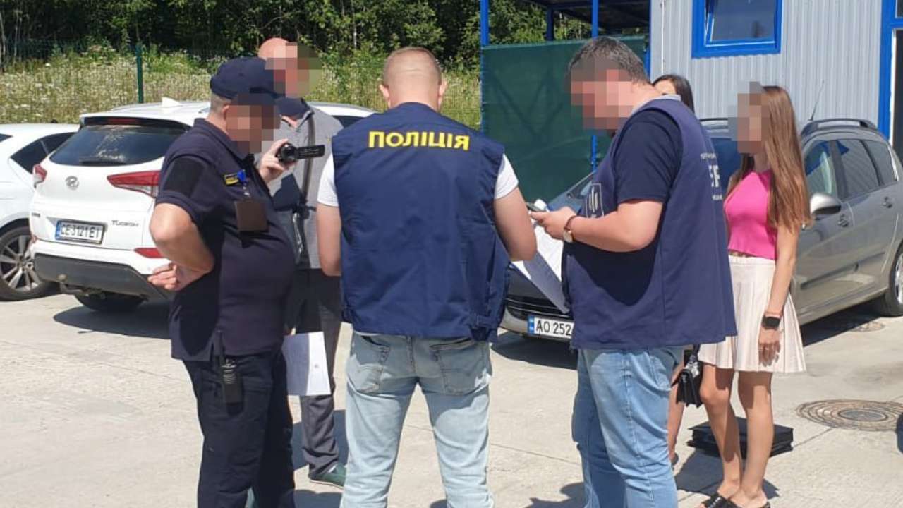 На Буковине за коррупцию задержали таможенника/Фото: Нацполиция На Буковине за коррупцию задержали таможенника