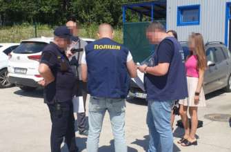 На Буковині за корупцію затримали митника/Фото: Нацполіція На Буковині за корупцію затримали митника