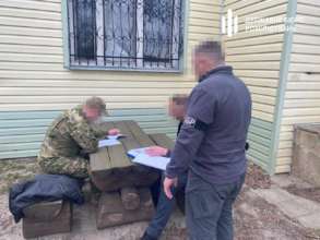 На Херсонщині посадовці тилового забезпечення закуповували харчі для ЗСУ за завищеними цінами/Фото: ДБР На Херсонщині викрили посадовців, які купували продукти для ЗСУ за завищеними цінами