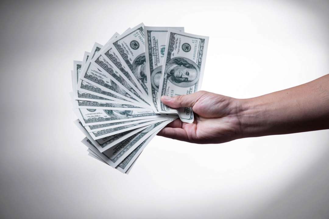 Україні перерахували 924 млн доларів