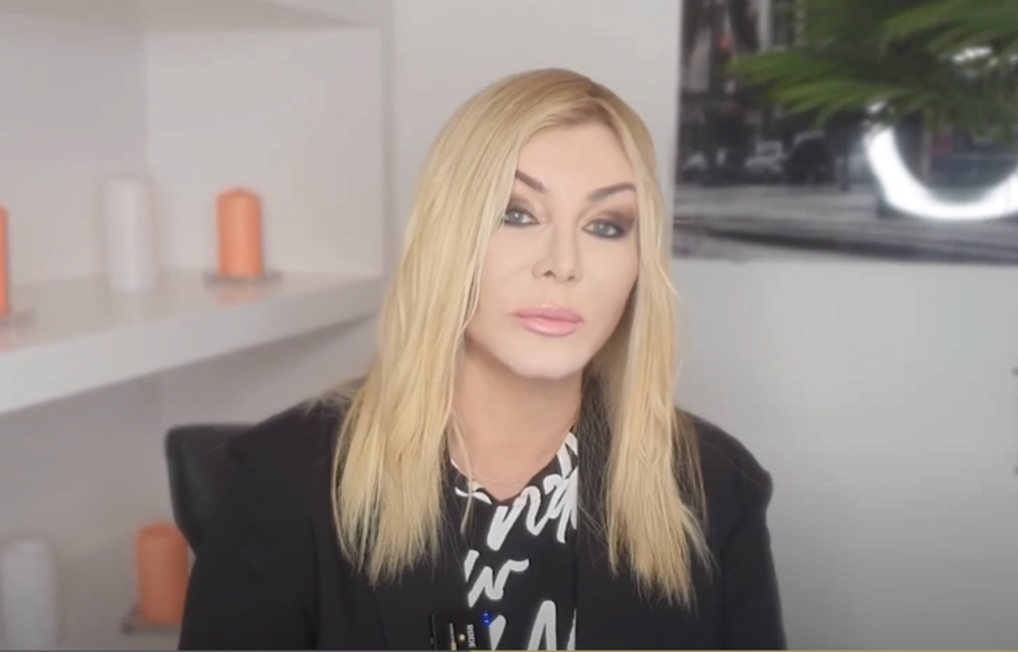 Ірина Білик показала, як виглядає її будинок після візиту окупантів/Фото: скріншот з відео Ірина Білик вперше показала, що окупанти зробили з її будинком. Фото