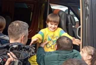 їм погрожували псковським інтернатом, говорили, що від них відмовились батьки, били металевими палицями їм погрожували псковським інтернатом, говорили, що від них відмовились батьки, били металевими палицями