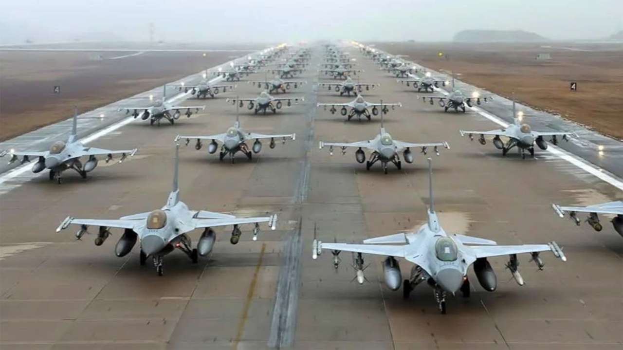 Нідерланди почали підготовку перших 18 літаків F-16 для доставки в Україну — Зеленський