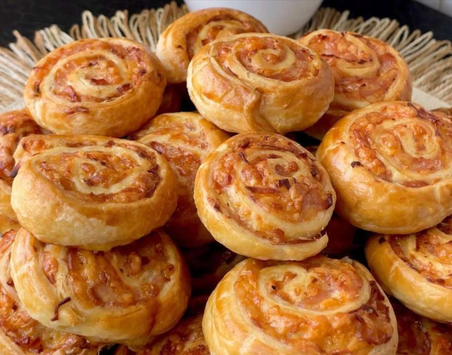 Рецепт слоек с колбасой / Фото: instagram/vistovska_cooking Рецепт слоек с колбасой / Фото: instagram/vistovska_cooking