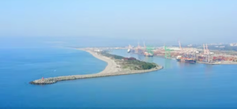 В Італії затримали судно, яке везло дрони до росії. Фото: EnvatoElements порт Джоя-Тауро