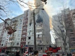 Россия нанесла удар по Запорожью, но одна из ракет застряла в крыше дома / Фото: telegram/kurtievofficial Удар по Запорожью