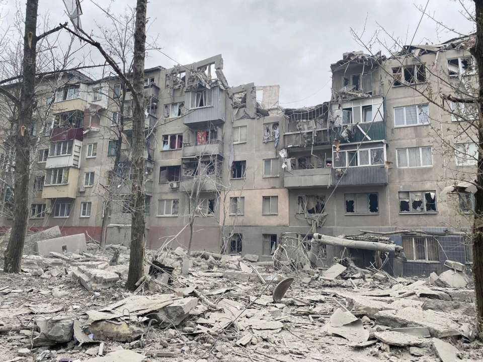 Росіяни вдарили по багатоповерхівках у Слов‘янську: є жертви