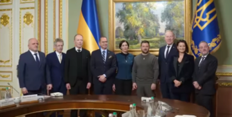 Зеленский рассказал о морских катерах для конвоирования судов в Черном море. Фото: скриншот видео морские катера