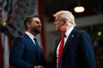 Джей Ди Вэнс рассказал, что Трамп может предложить для окончания войны/Фото: Getty Images Джей Ди Вэнс рассказал, что Трамп может предложить для окончания войны/Фото: Getty Images